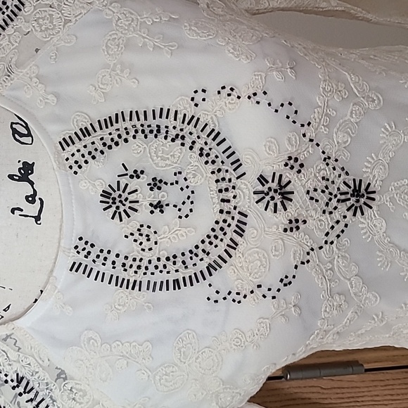 BKE Boutique lace beaded vintage vibe long sleeved boho top - Picture 3 of 6